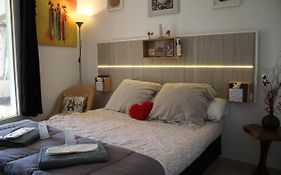 Philippe&Marie, A louer Petite Chambre chez l'habitant avec terrasse dans Villa, au pied du Luberon